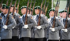 Tausende Minderjährige schließen sich der deutschen Bundeswehr an