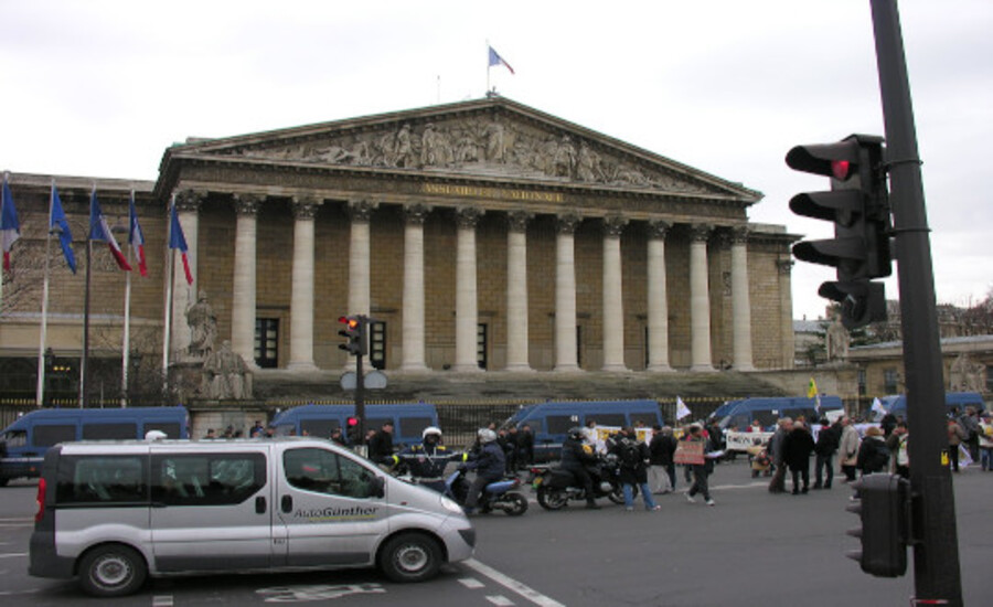 Ohne Erfolg protestieren Tausende in Frankreich gegen Impfpässe