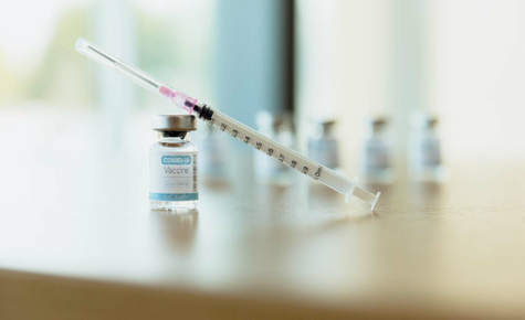 Deutsche Krankenkasse warnt vor Nebenwirkungen der Impfung