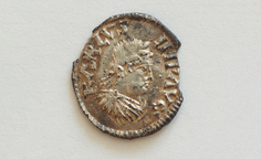 Seltene Münze mit dem Abbild Karls des Großen entdeckt 