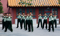 Chinas Militärübungen gehen weiter und Deutschlands Wirtschaft zittert