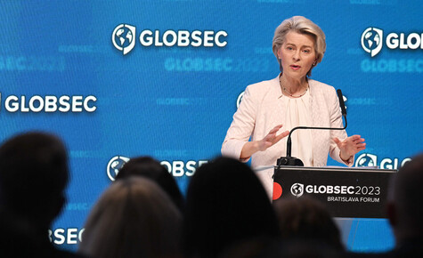 Beobachten Sie Deutschlands Eingriff auf dem Balkan