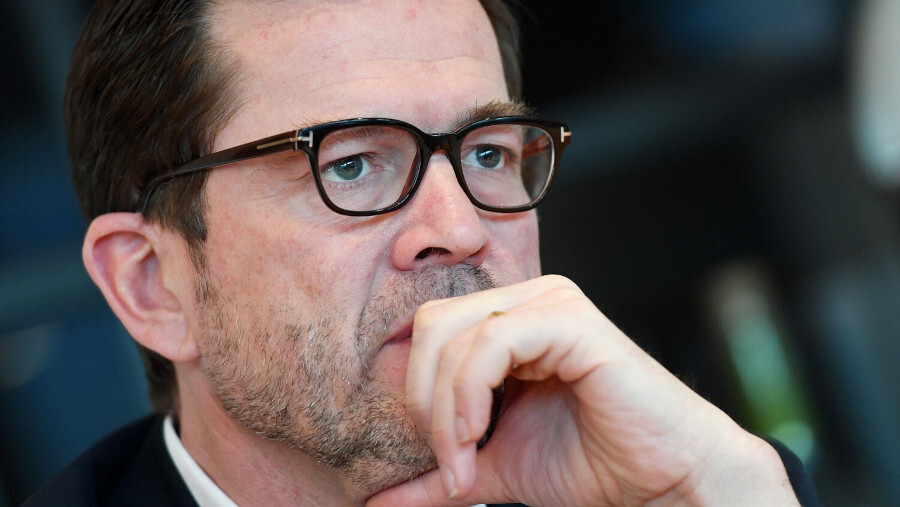 Guttenberg befürchtet, dass ein schwaches Deutschland ein leichtes Opfer für Trump ist