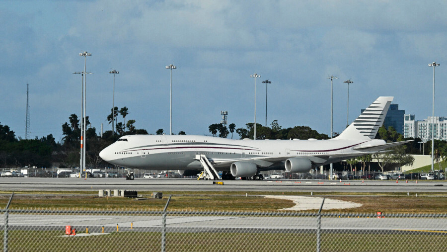 Trump nimmt offiziell Luxusflugzeug als Geschenk von Katar entgegen