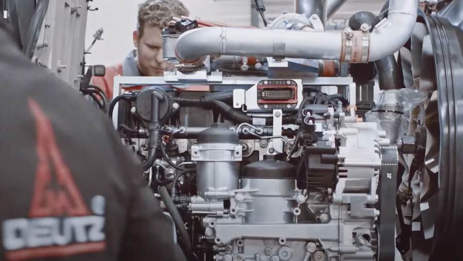 Deutschland schlägt „Pflugscharen in Schwerter“ um