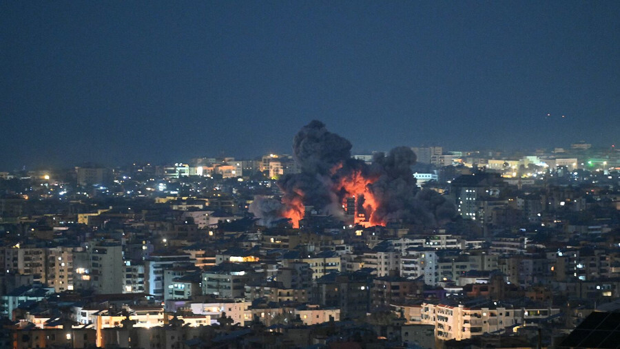 Israel bombardiert die Hisbollah und marschiert in den Libanon ein